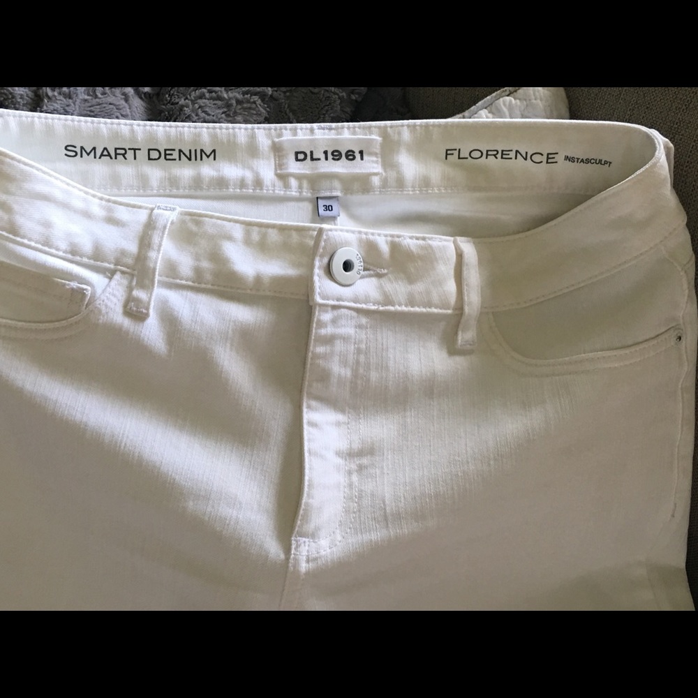 DL1961  White Jeans